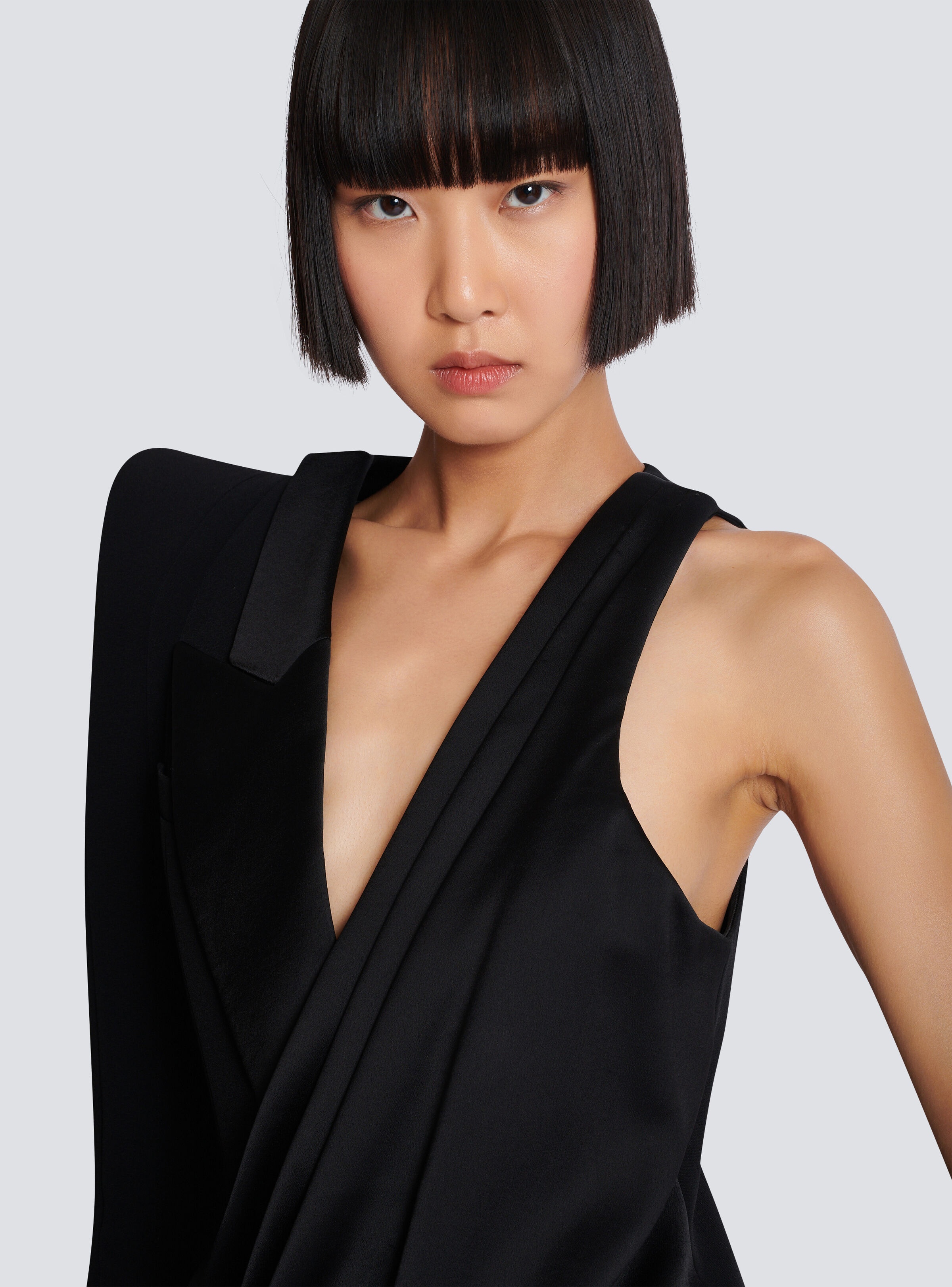 Asymmetric dress with structured shoulder - 8