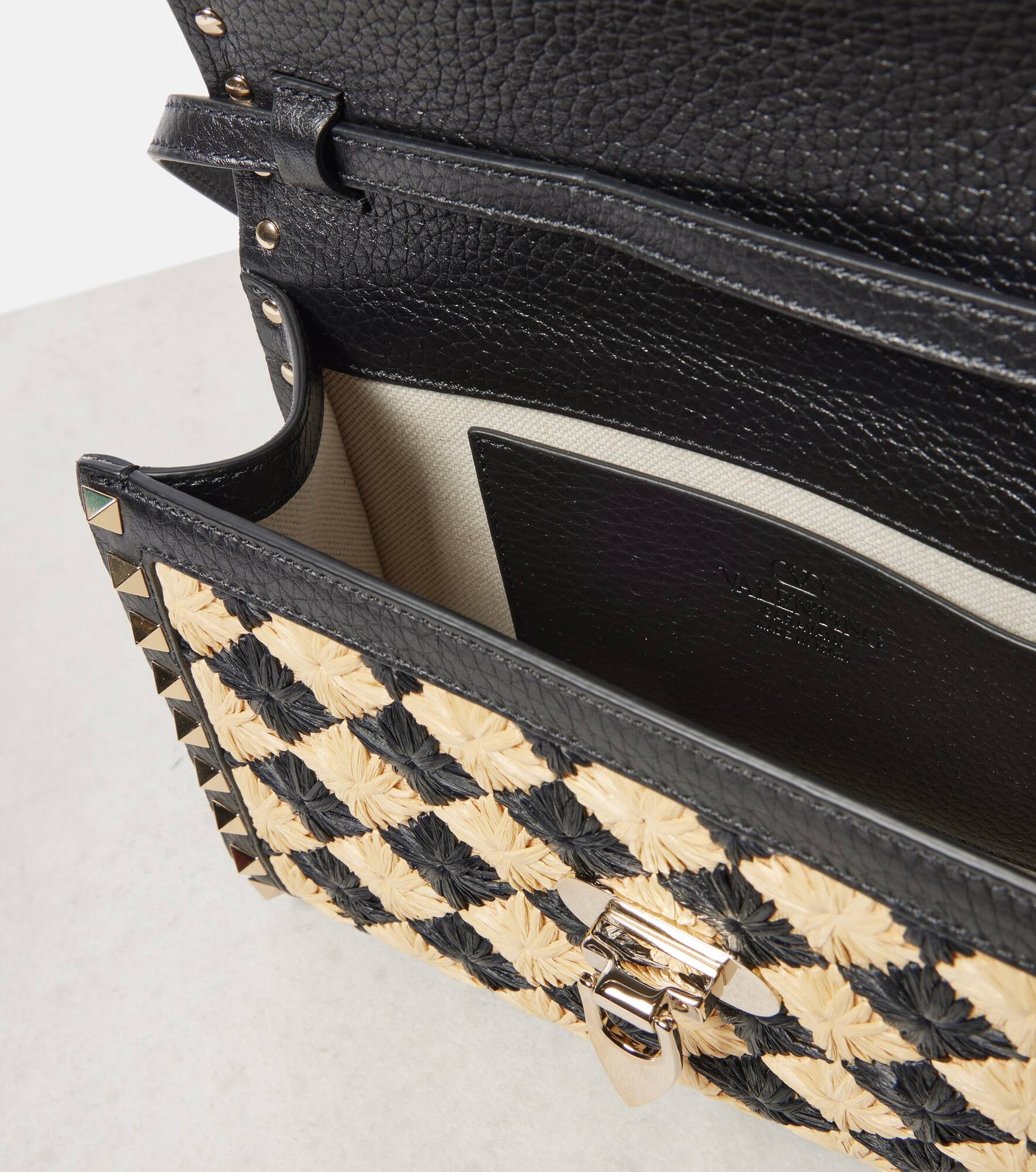 Rockstud Small raffia-effect shoulder bag - 3