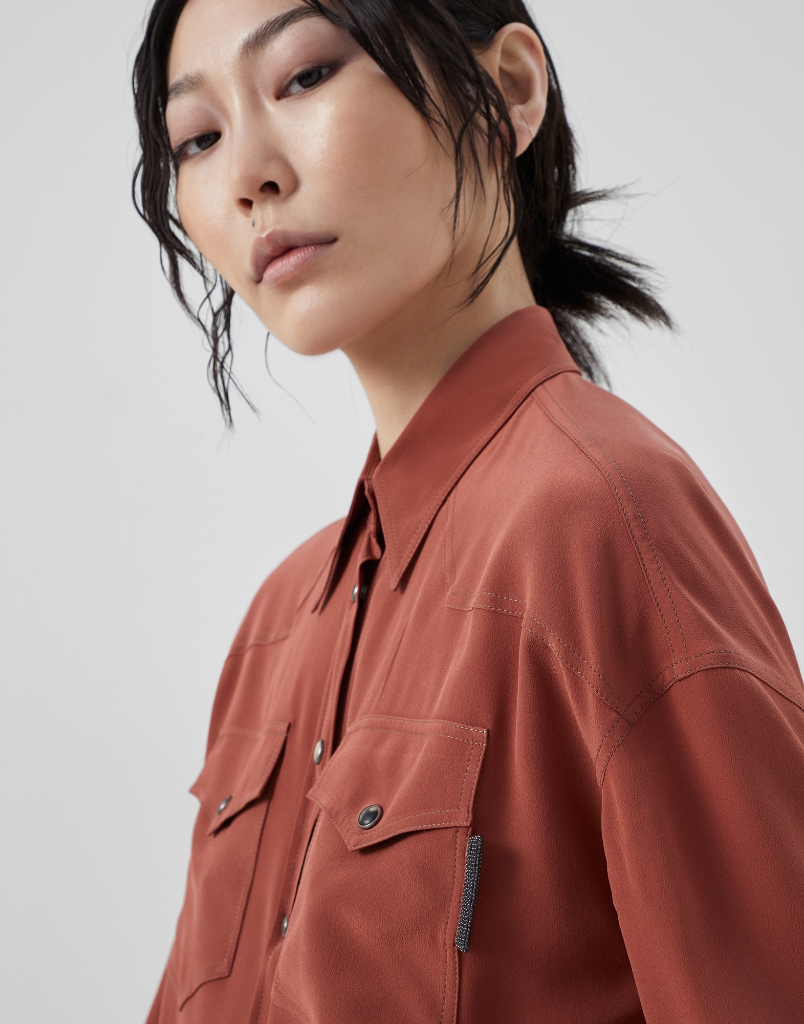 Silk crêpe de Chine shirt with shiny tab - 3