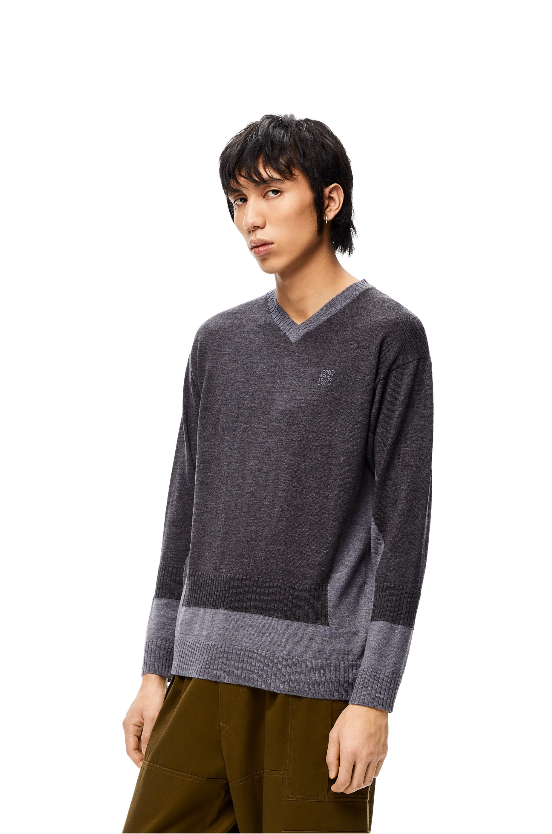 Double V-neck sweater in wool - 3