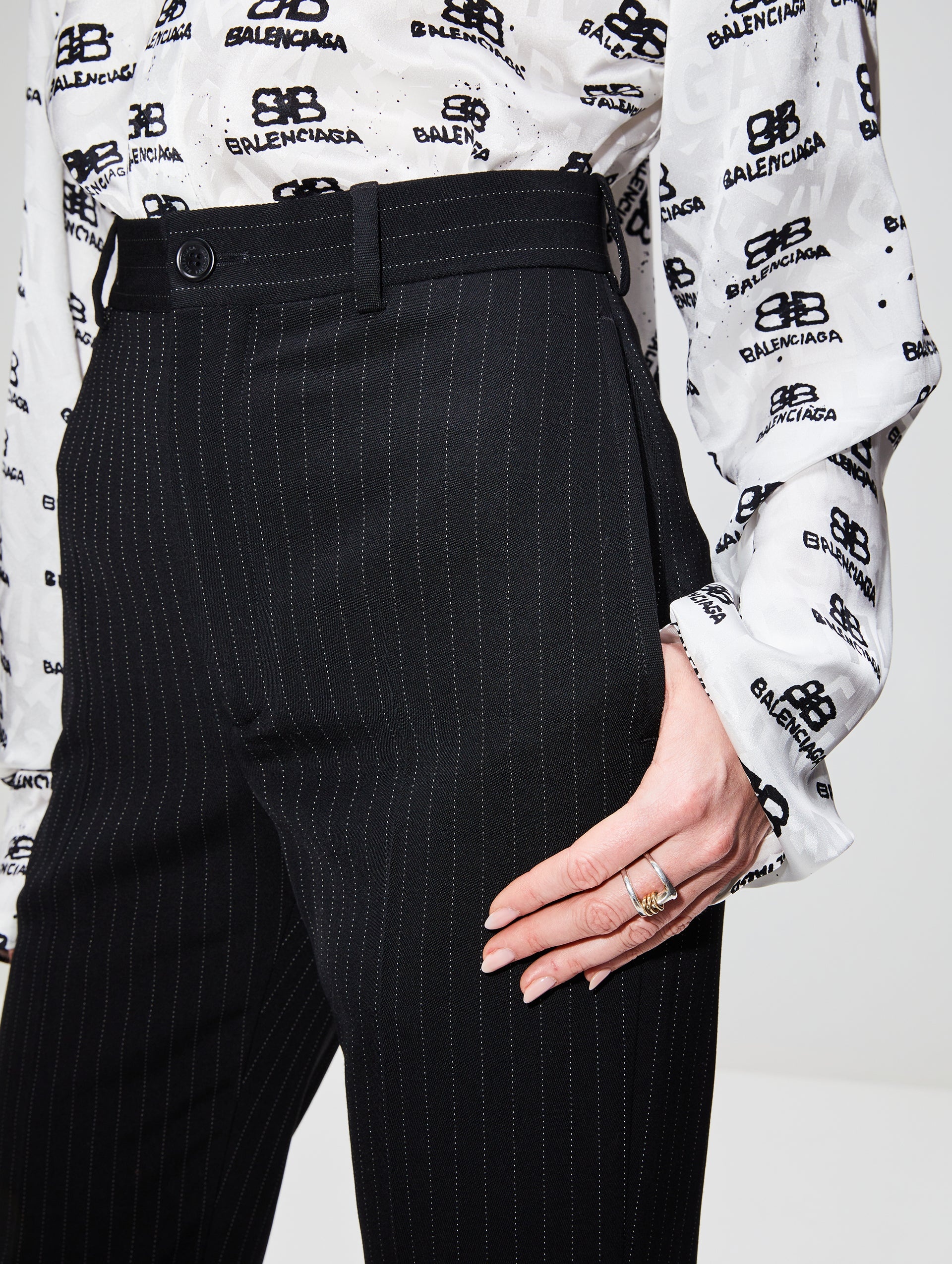 パンツ BALENCIAGA PINSTRIPE TWILL STRAIGHT-LEG PANTS BALENCIAGA Striped wool pants | NET-A-PORTER