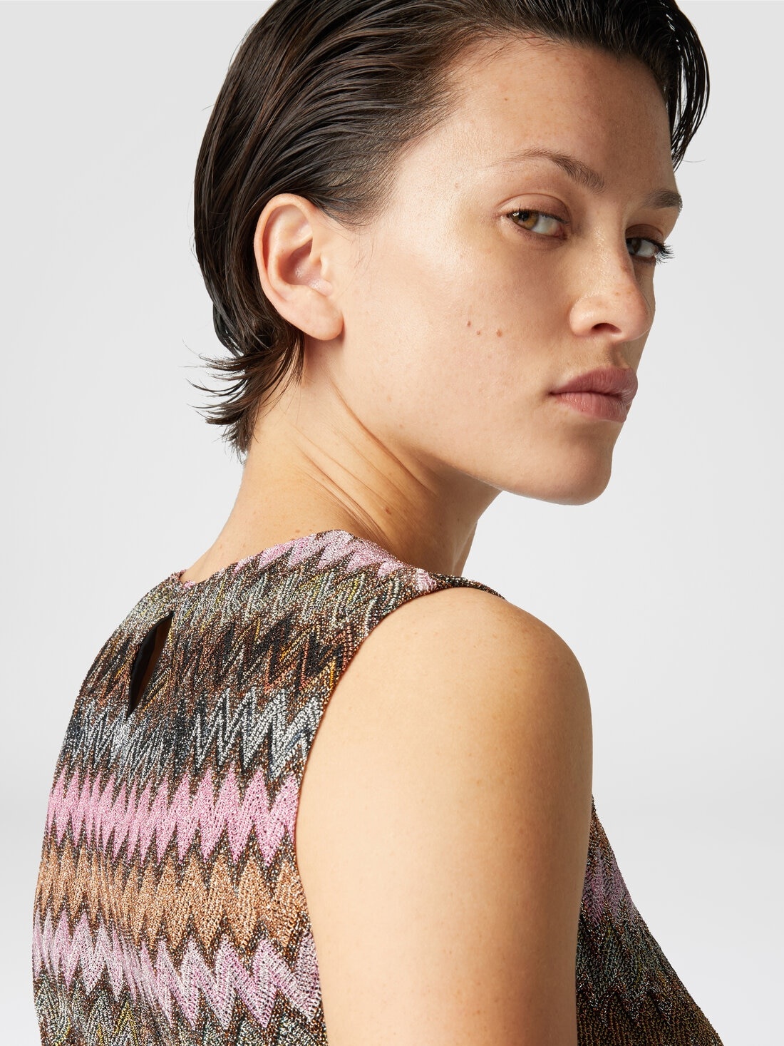 Sleeveless mini-dress in zig zag lamé viscose - 5