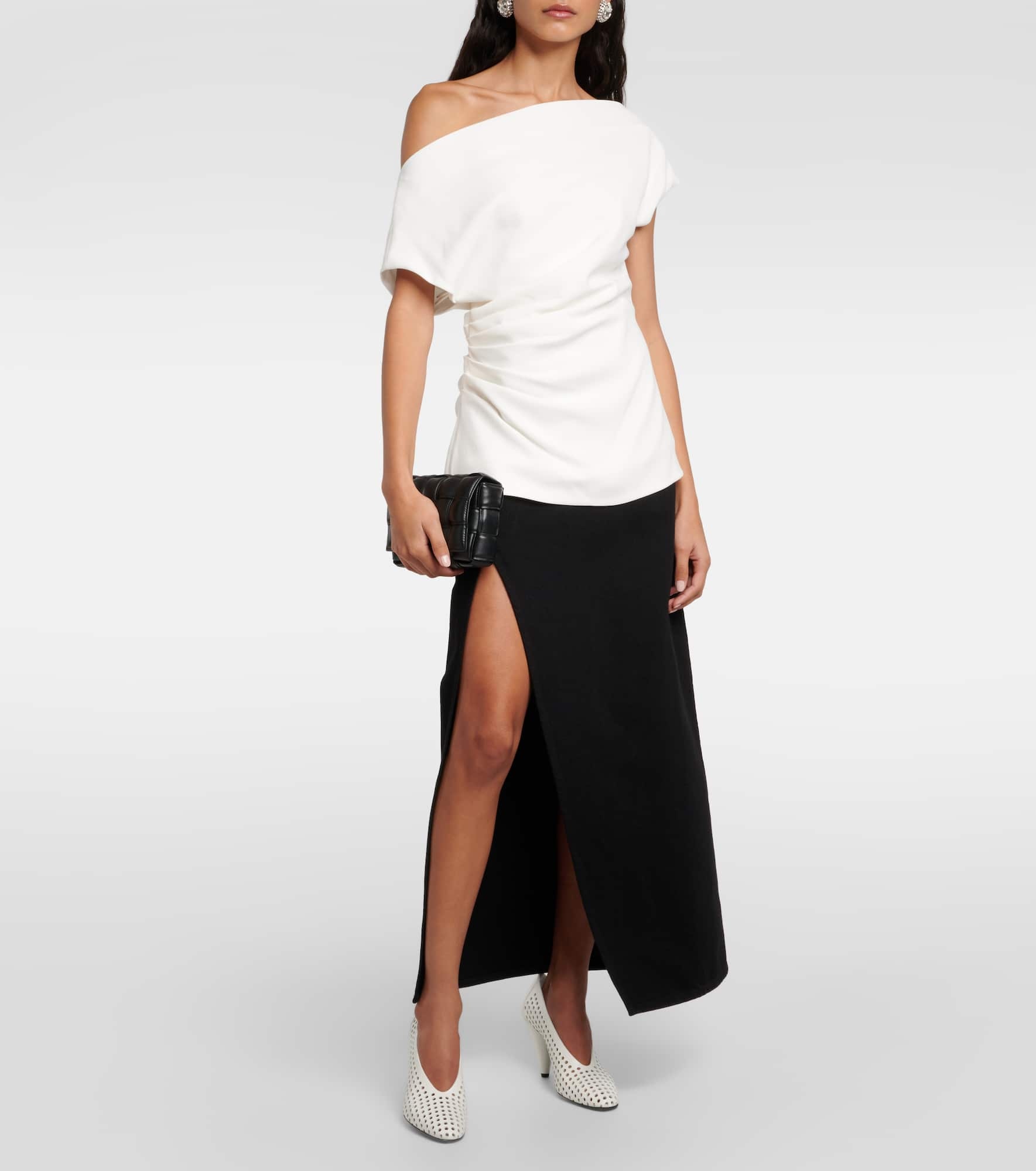 Perforated Cone leather pumps - 2