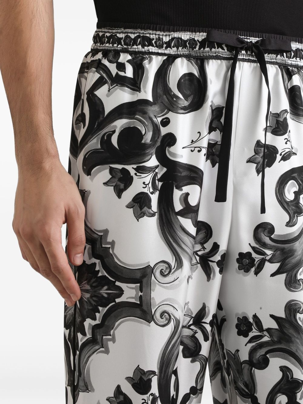 Majolica-print trousers - 4