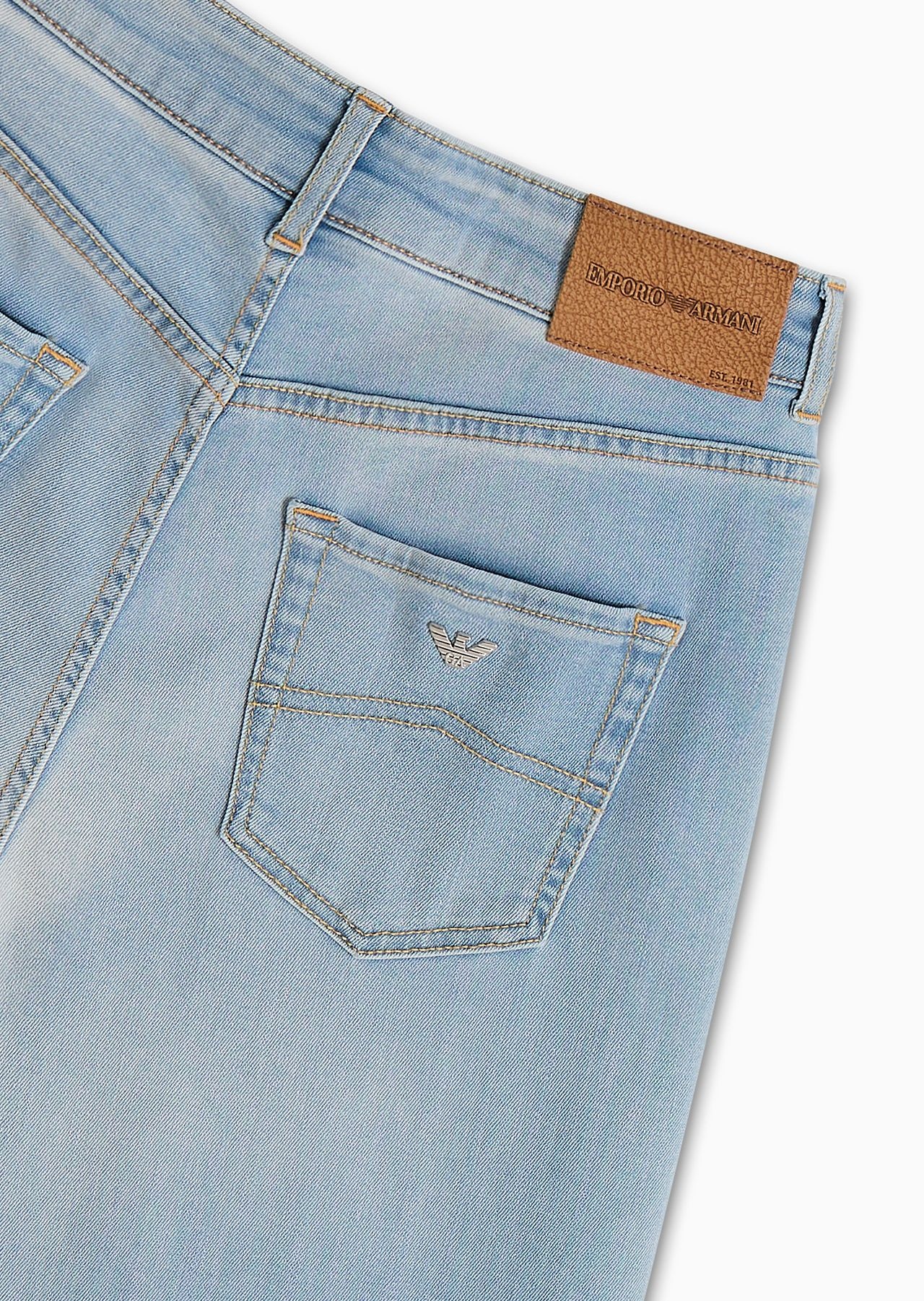 J1C Medium-high rise, wide-leg jeans in a worn-look denim - 6