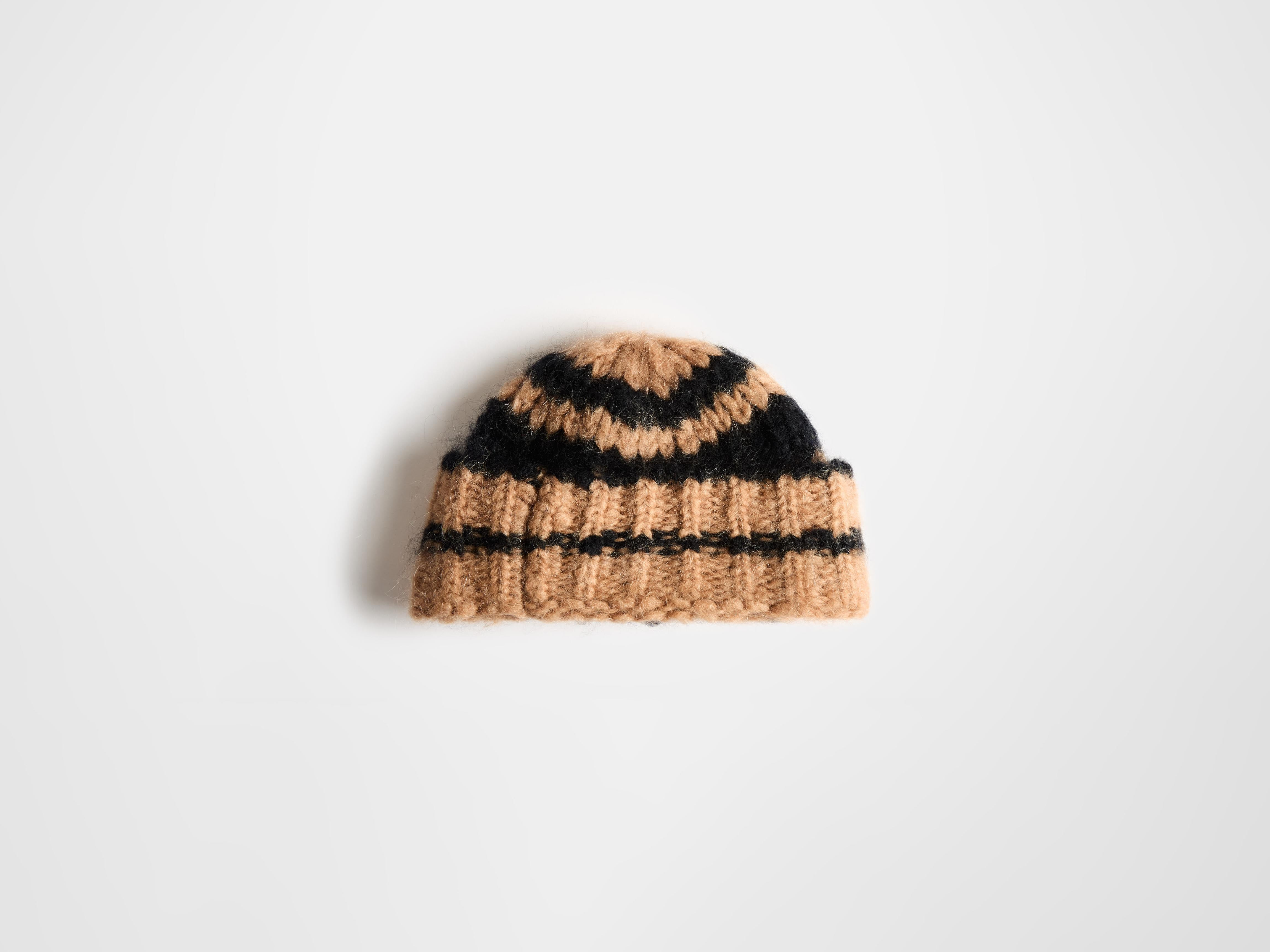 STRIPED BEANIE HAT IN BLACK - 4