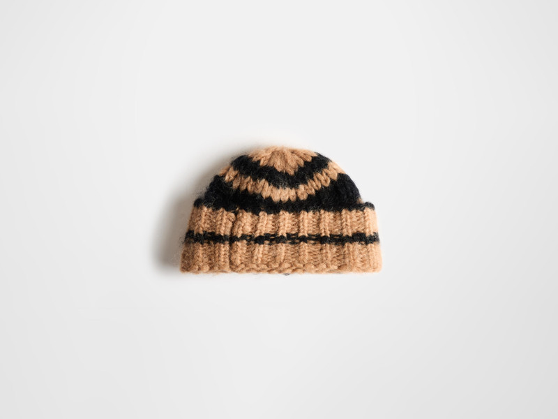 STRIPED BEANIE HAT IN BLACK 4