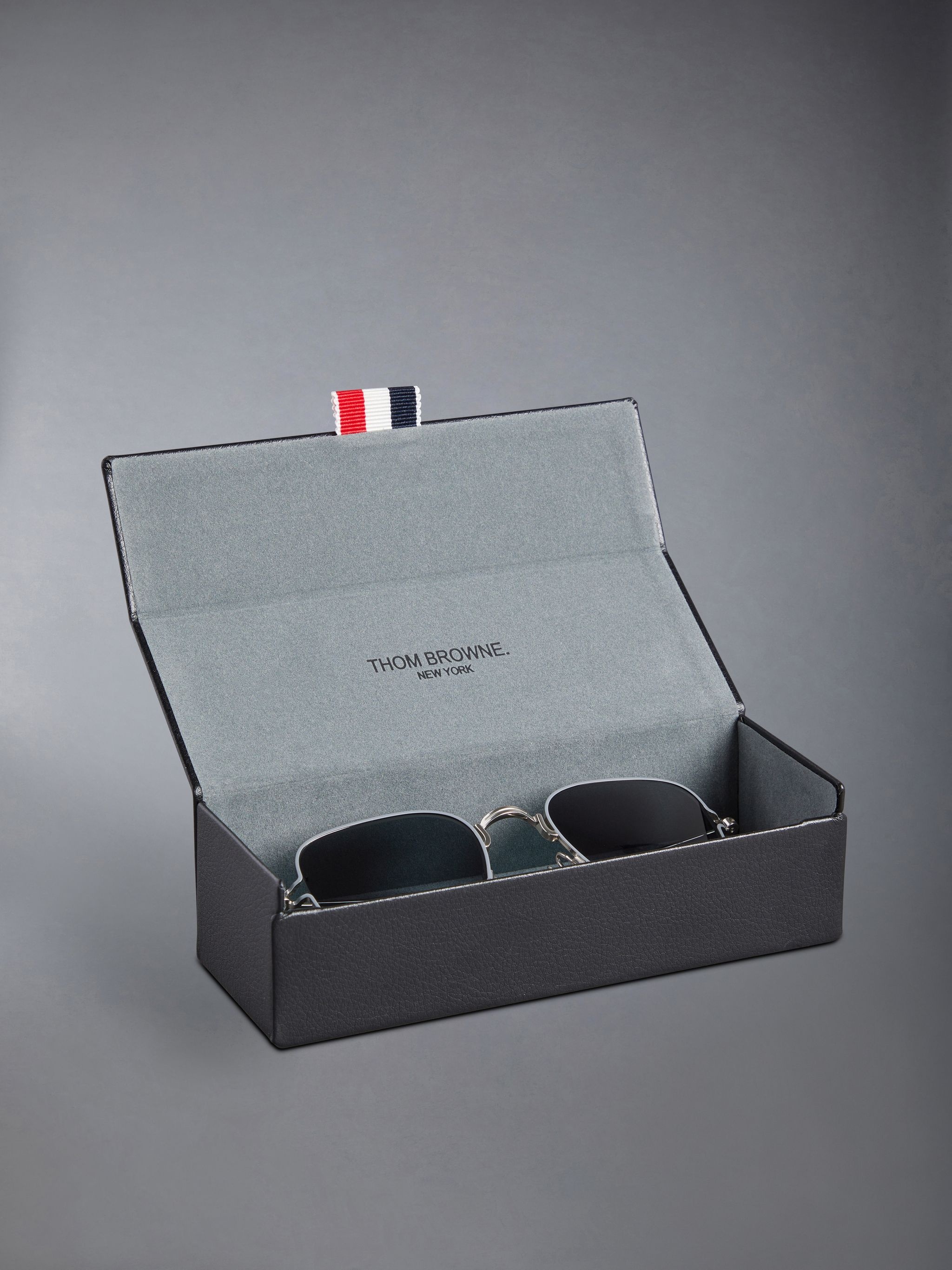 SQUARE SUNGLASSES IN TITANIUM - 6