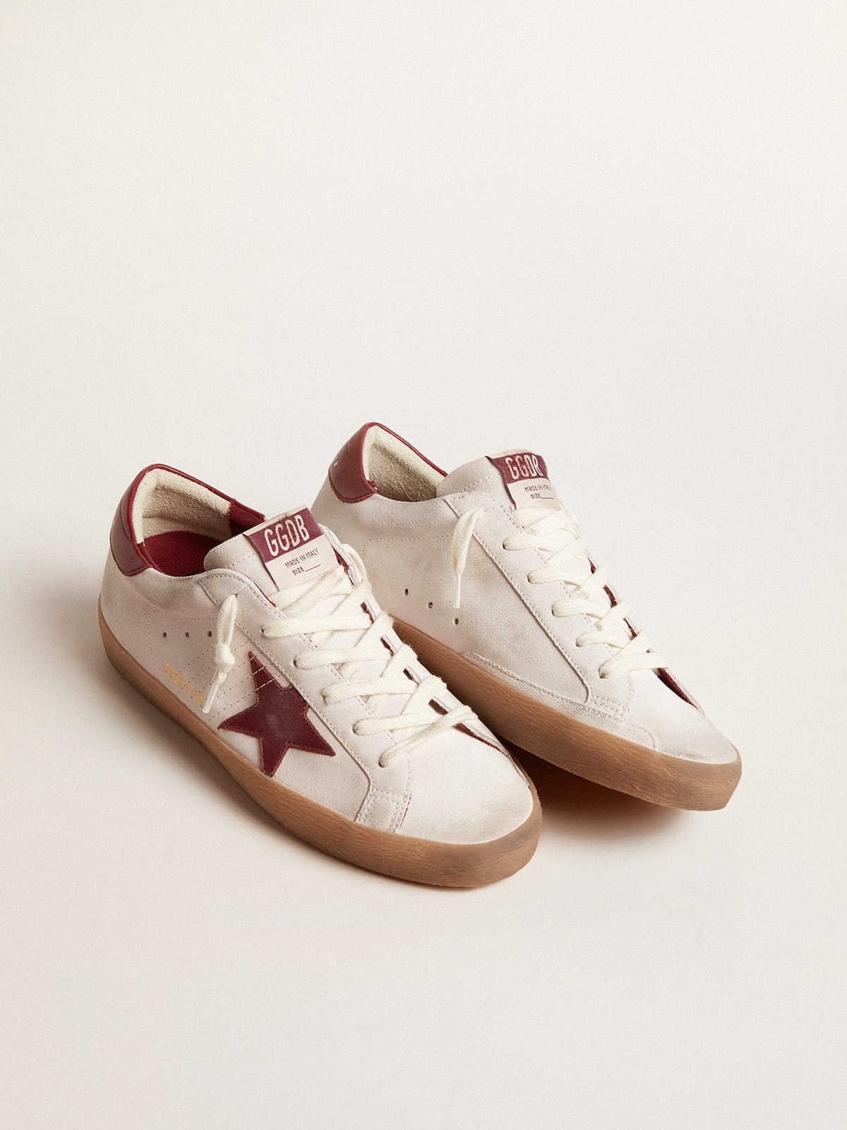 Super-Star in white suede with burgundy leather star and heel tab - 2