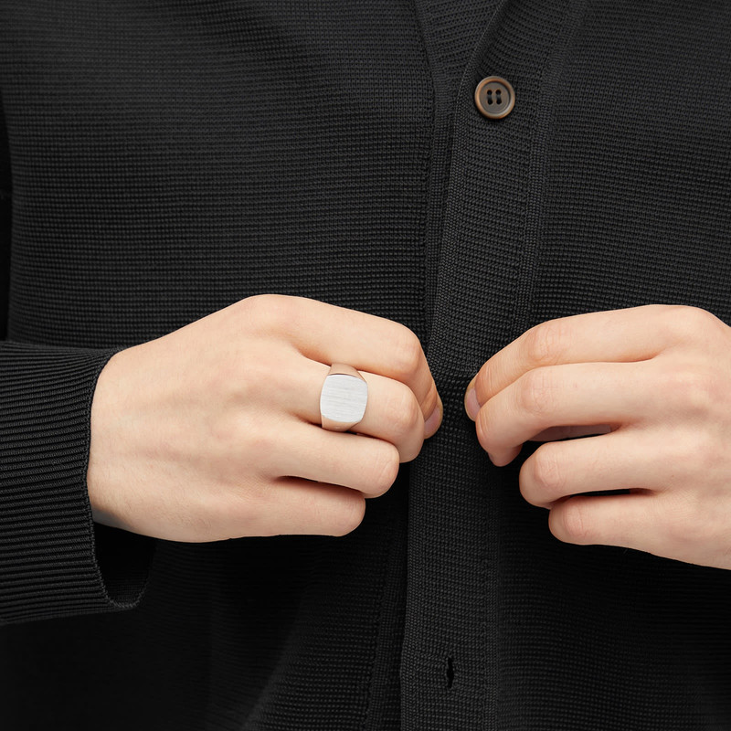 TOM WOOD Tom Wood Cushion Satin Ring outlook