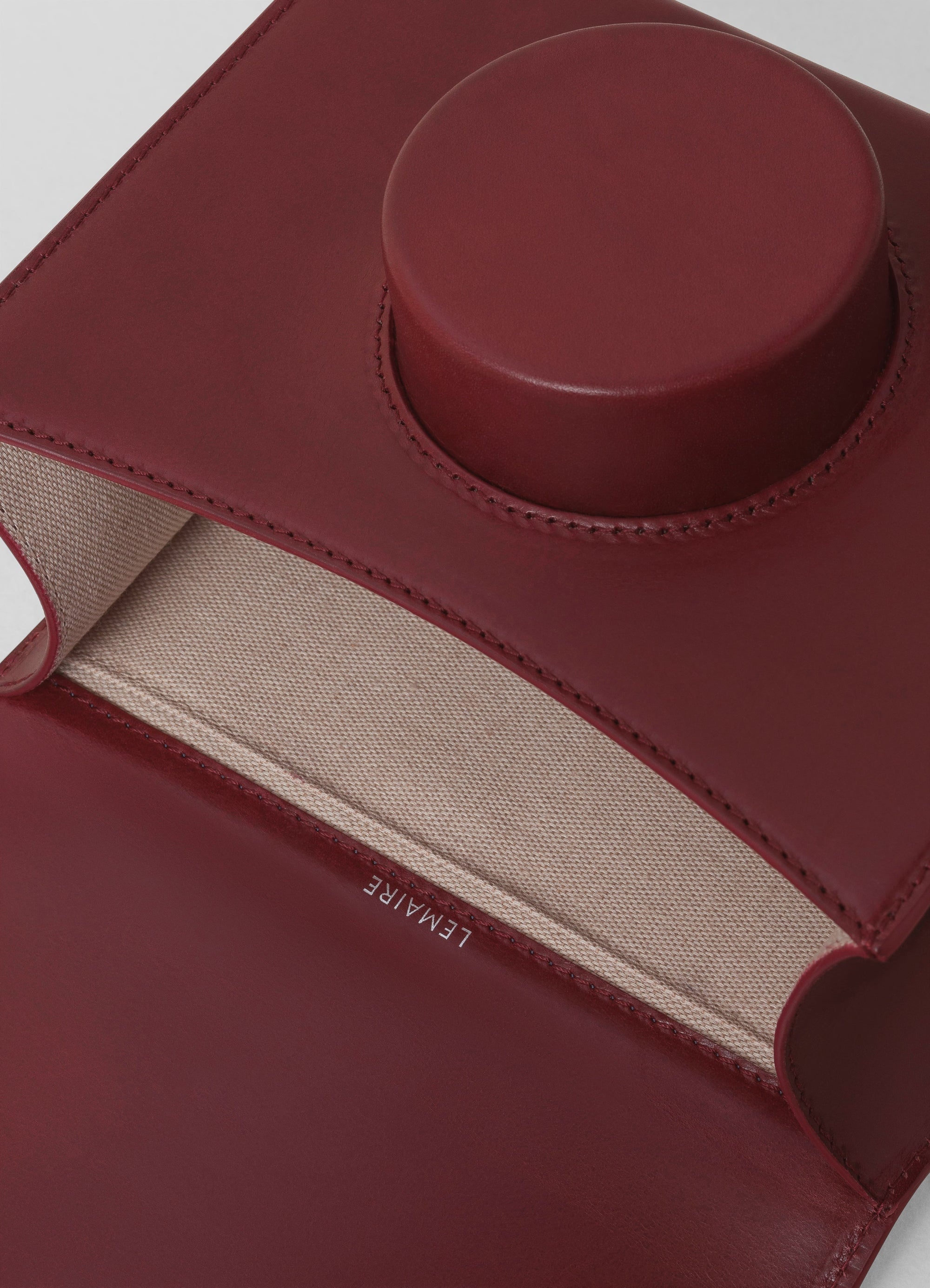 CAMERA BAG
VEGETABLE-TANNED LEATHER - 4