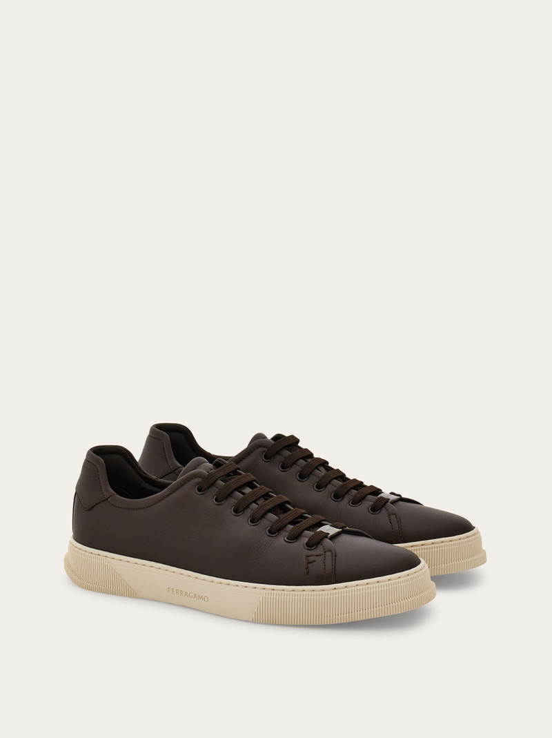 Low-top sneaker 5