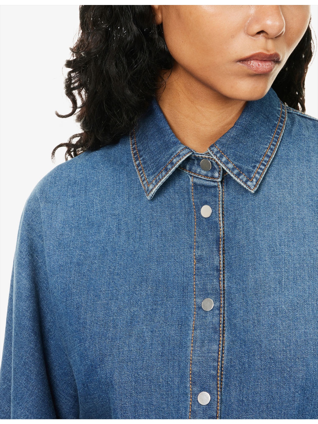 Pointed-Collar Curved Denim Shirt - 6