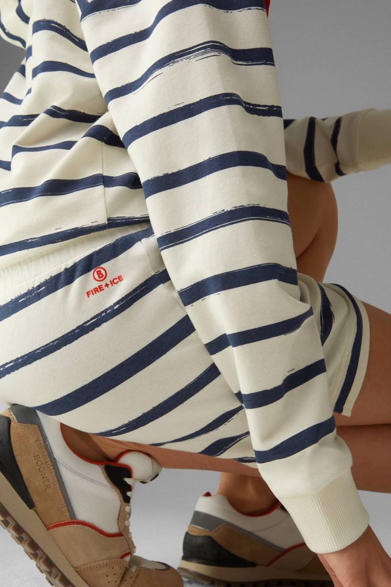 CARLINE SWEAT SHORTS IN CREAM/DARK BLUE 5