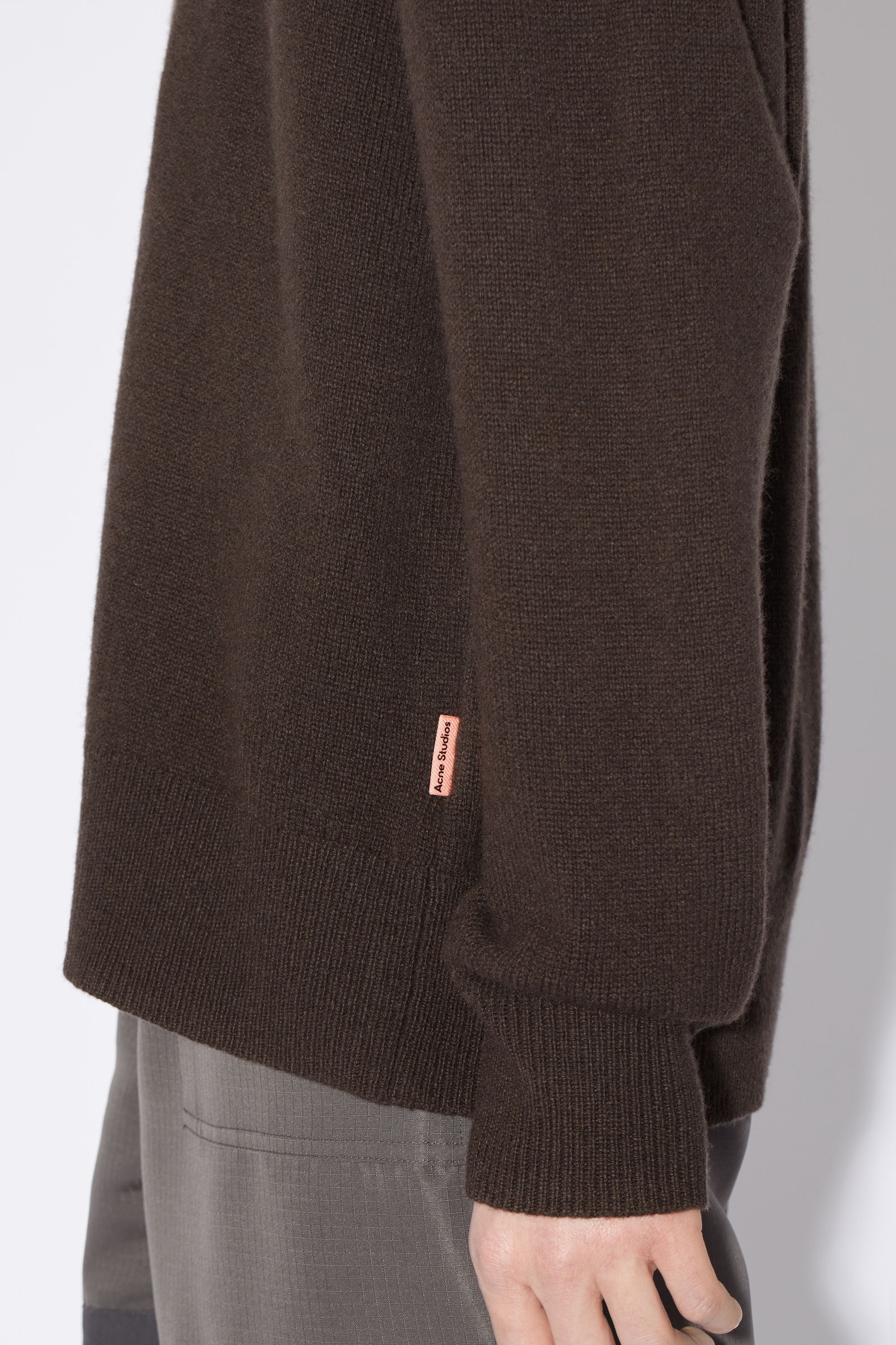 V-neck wool cashmere jumper - Coffee brown - 4