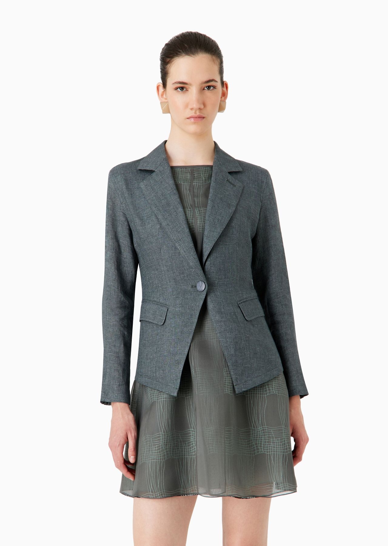 Single-breasted jacket with smocking details in washed linen - 2