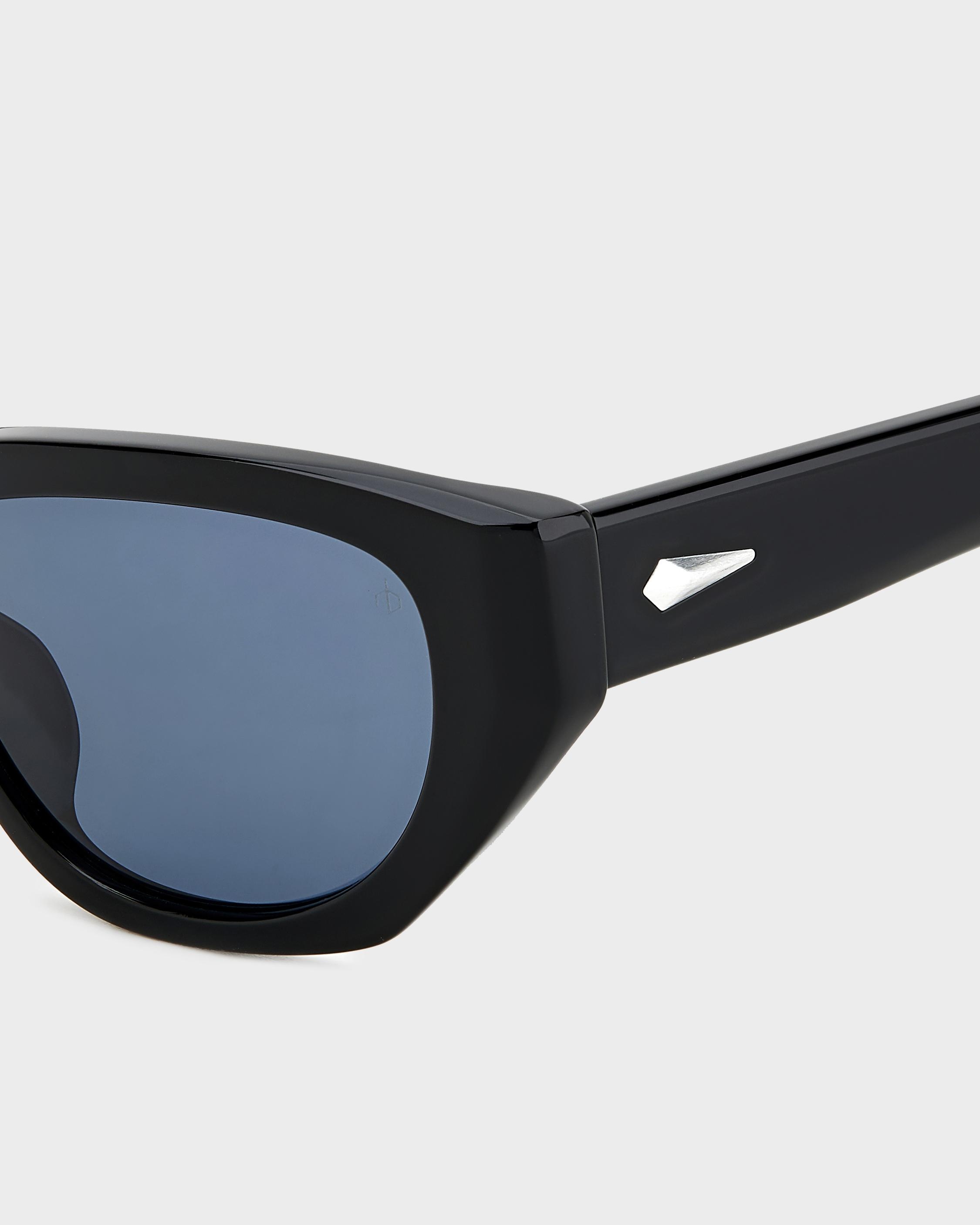 Lena
Butterfly Sunglasses - 3