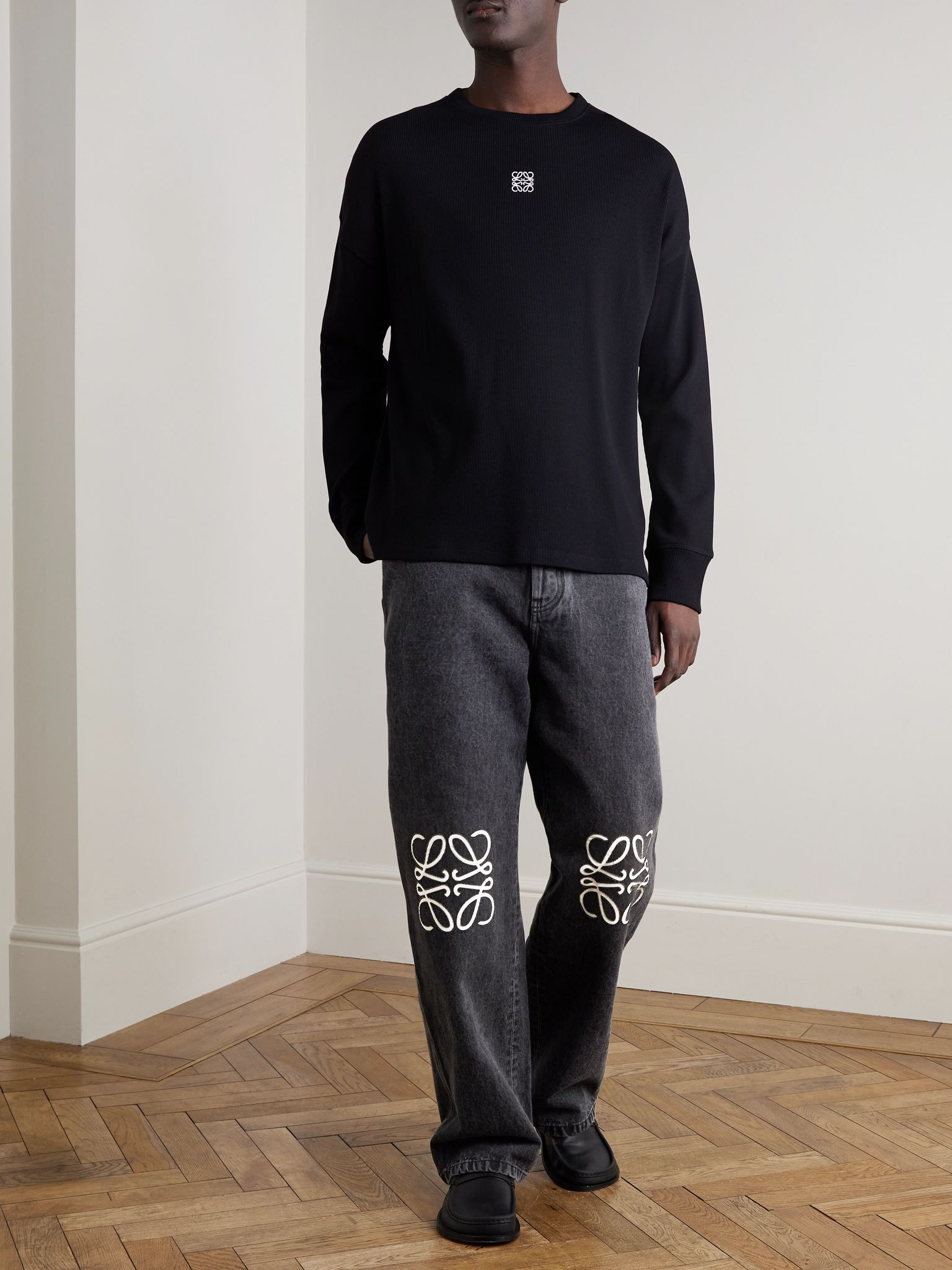 Anagram Wide-Leg Logo-Embroidered Jeans Black - 2