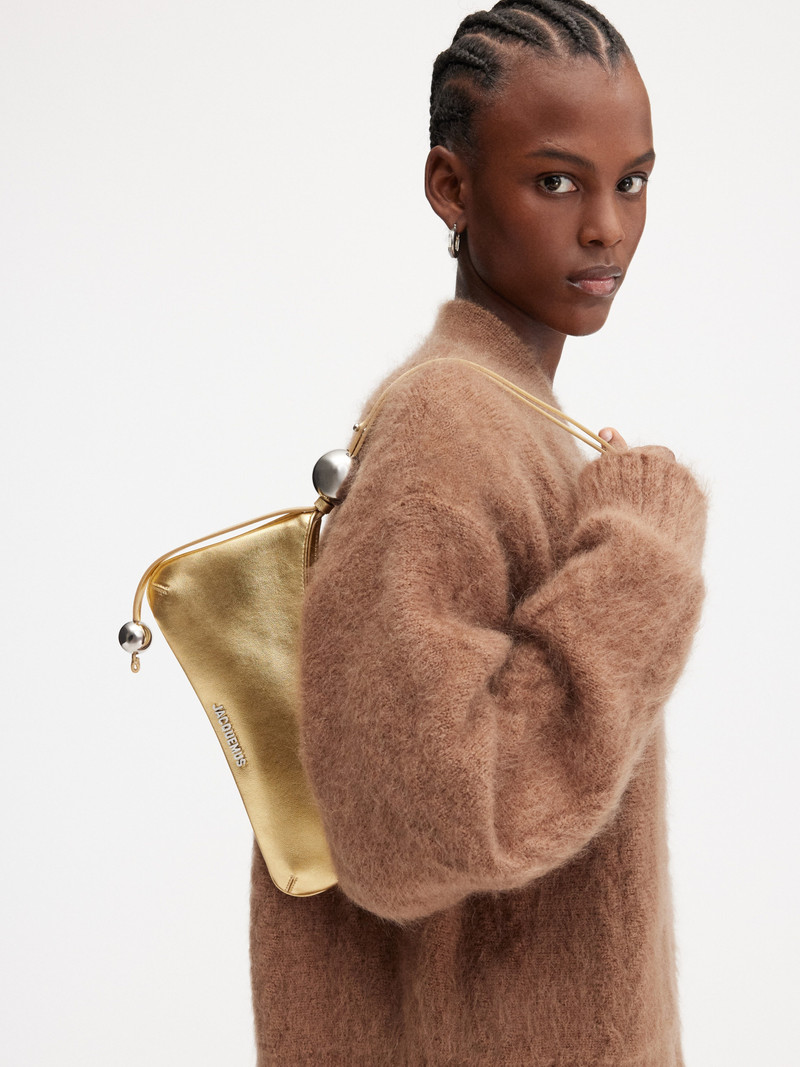 JACQUEMUS The Bisou perle outlook