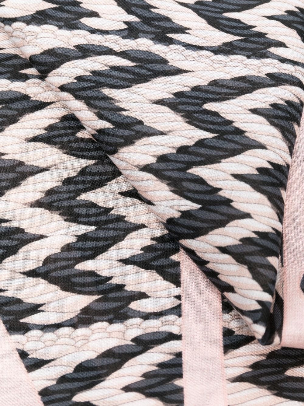 zigzag-print fringed scarf - 3