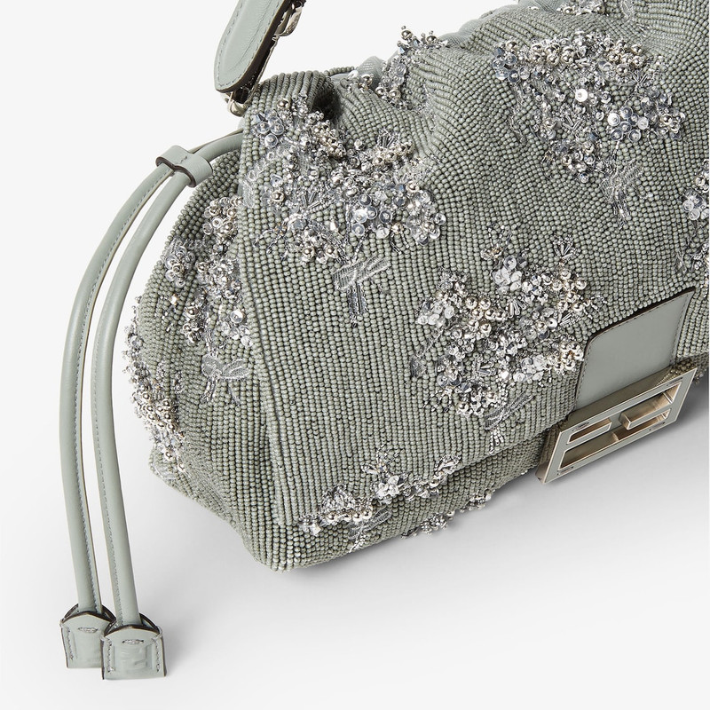 FENDI Mamma Baguette Medium outlook