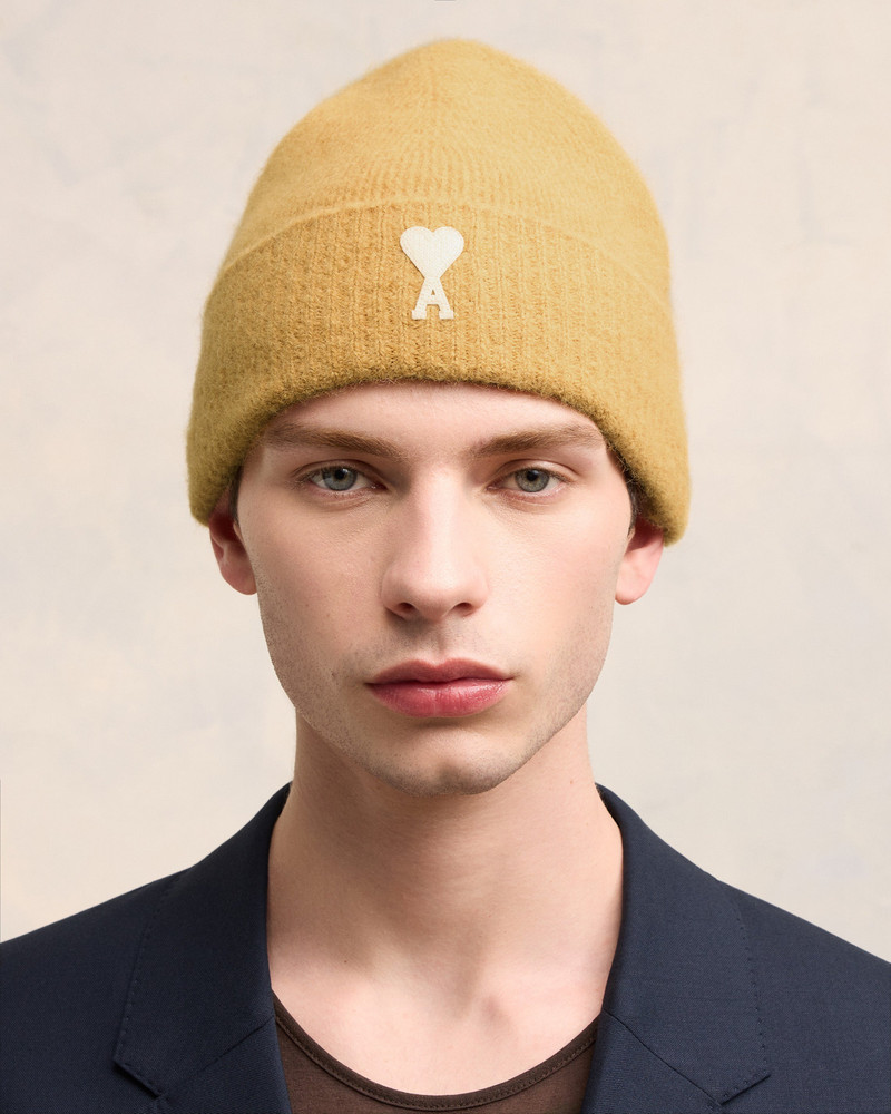 AMI Paris OFF-WHITE AMI DE COEUR BEANIE outlook
