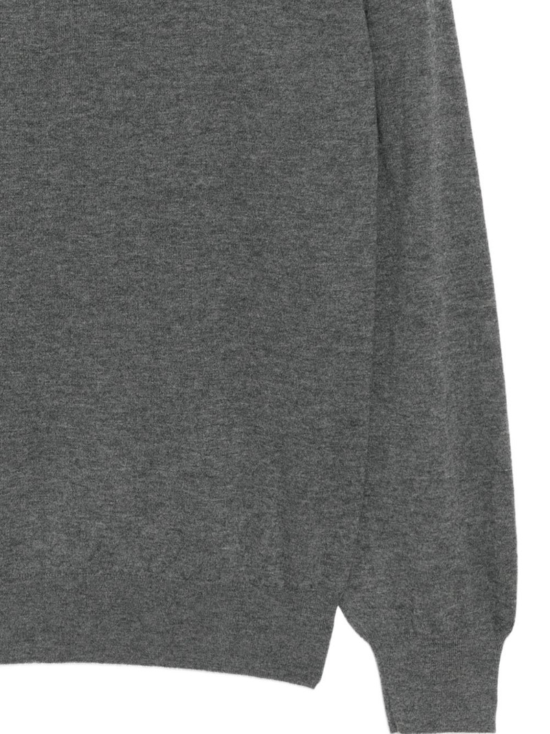 long-sleeve v-neck T-shirt 3