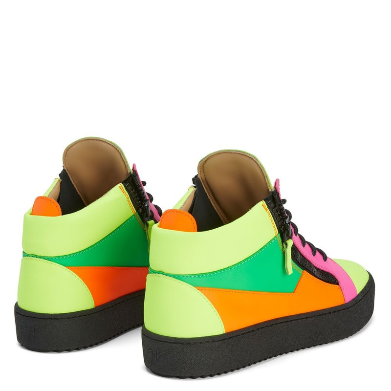 Giuseppe Zanotti Kriss outlook