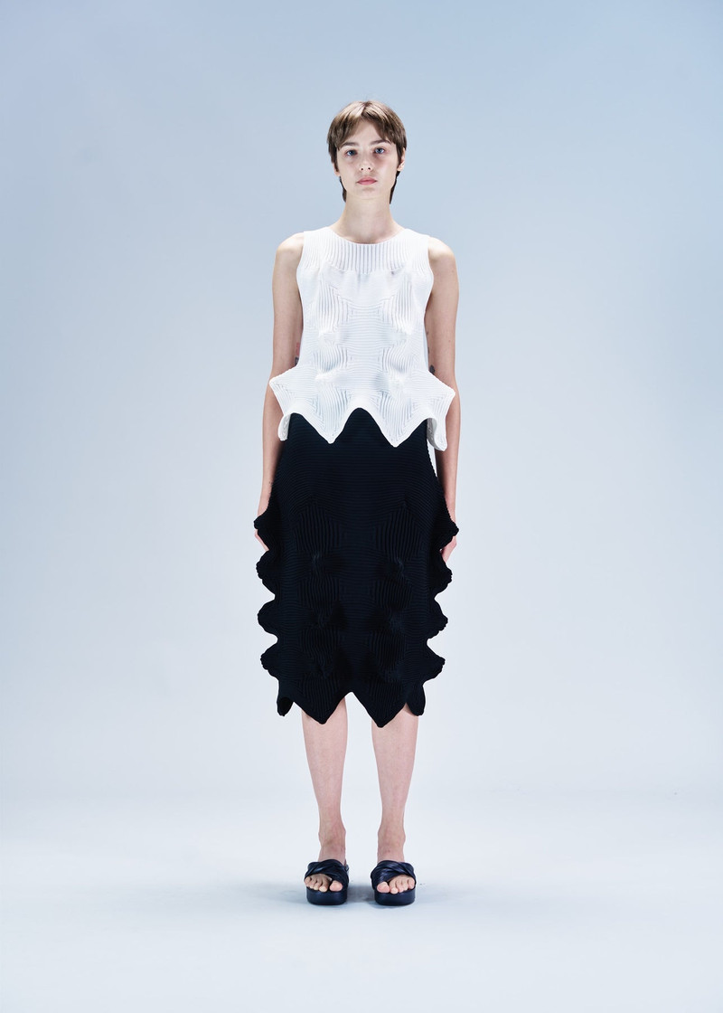 ISSEY MIYAKE LINKAGE SKIRT outlook