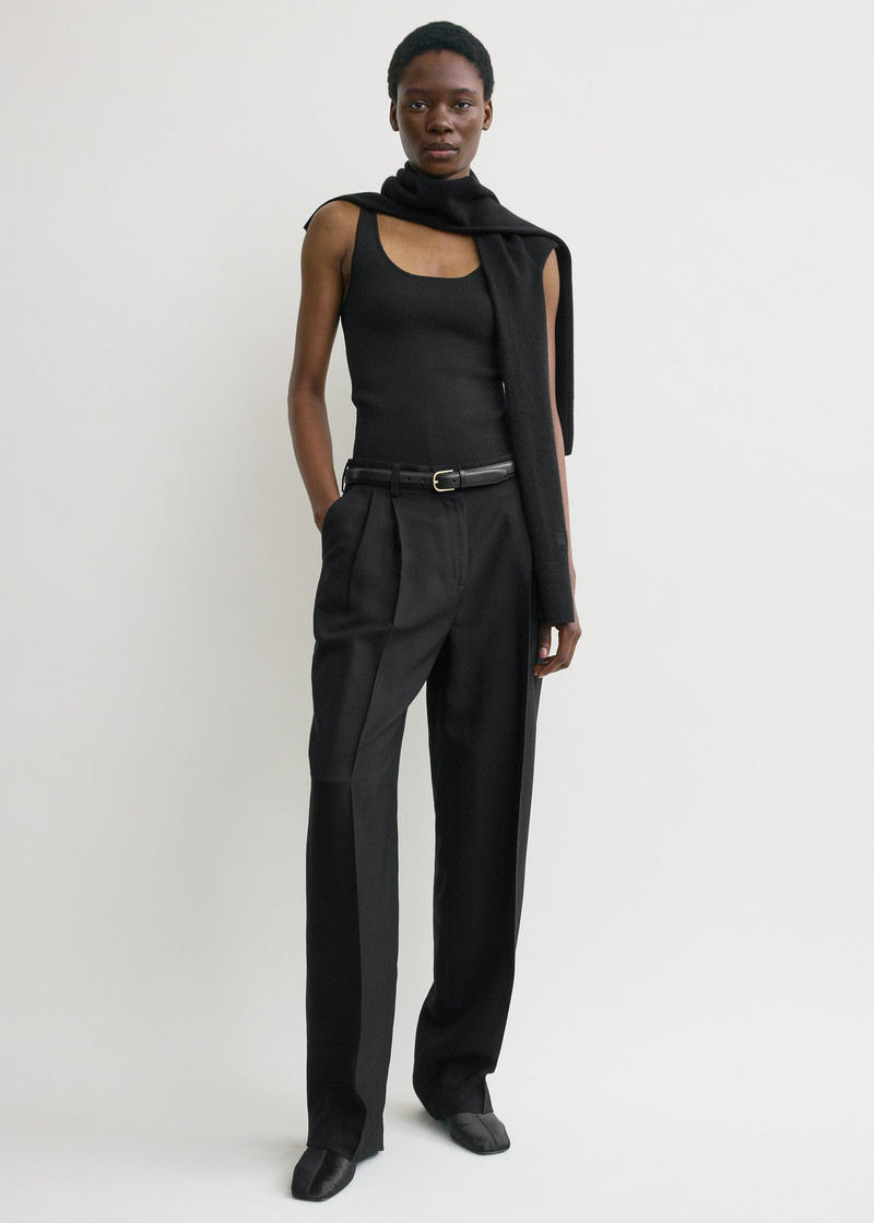 Totême Sleeve scarf black outlook