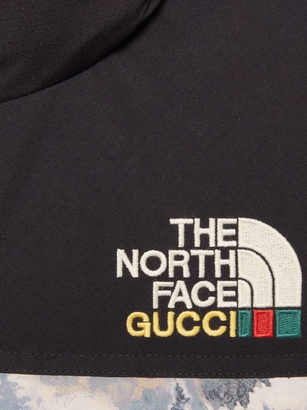 x The North Face printed padded gilet - 5