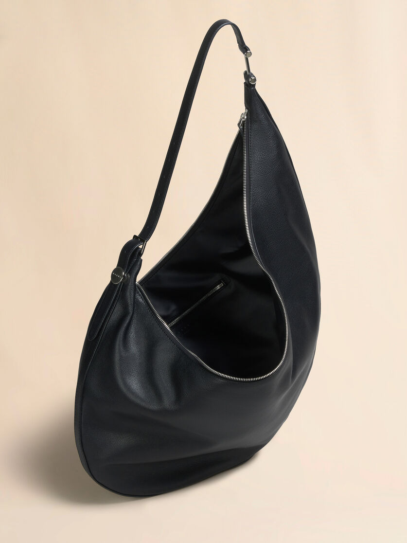 BLACK LEATHER DOT MEDIUM HOBO BAG - 4