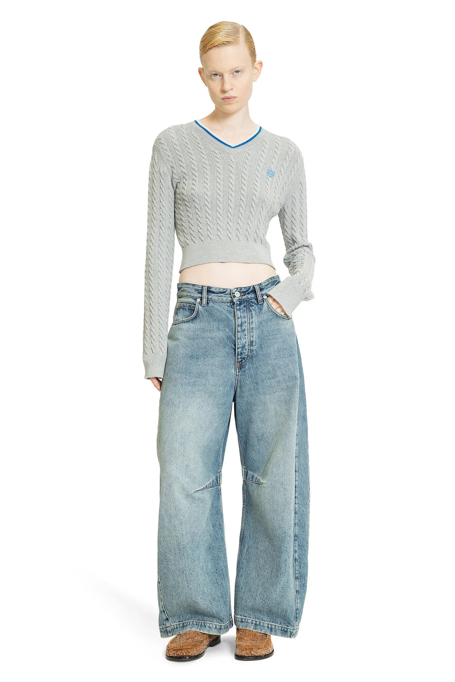 Cropped-Cable-Knit-V-Neck-Sweater - 4