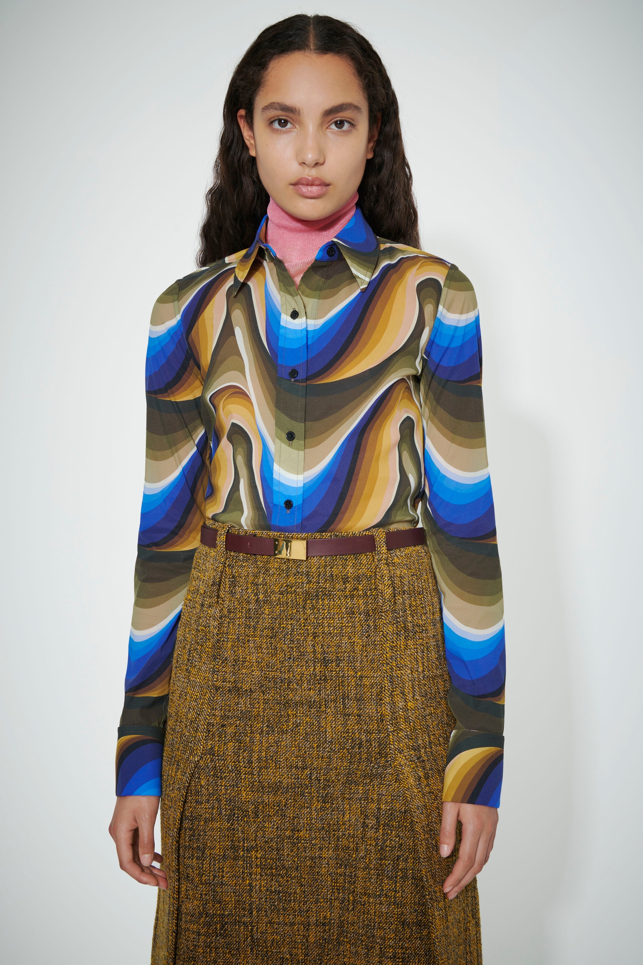 Ultra Fitted Shirt in Blue Psychedelic Wave Print - 4