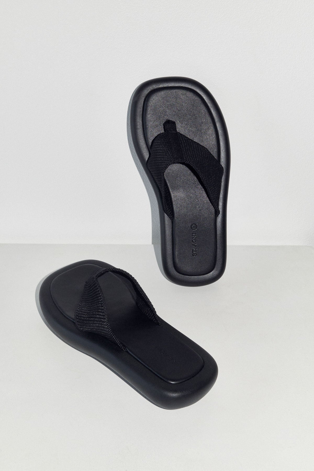 Thong Flatform - Black - 2