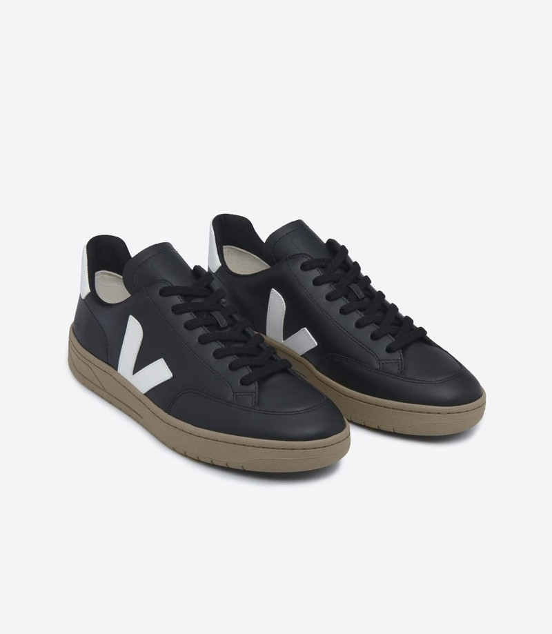 VEJA V-12 LEATHER BLACK WHITE DUNE outlook