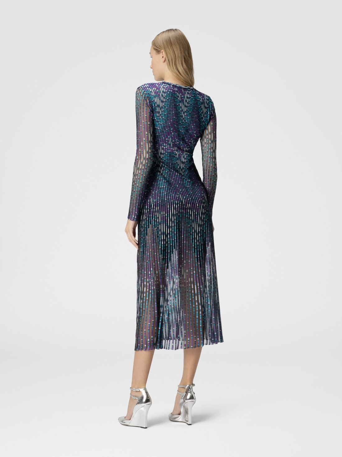 Long dress with partial zigzag pattern - 3