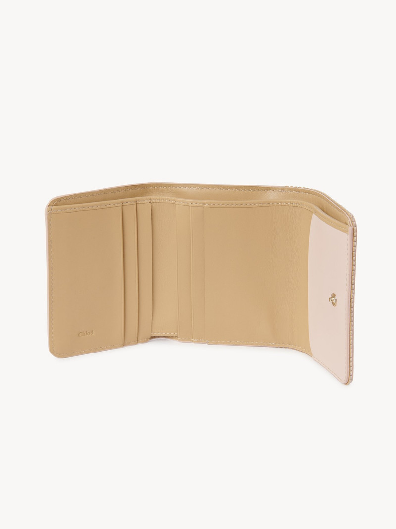 Chloé SMALL LINDA TRI-FOLD outlook