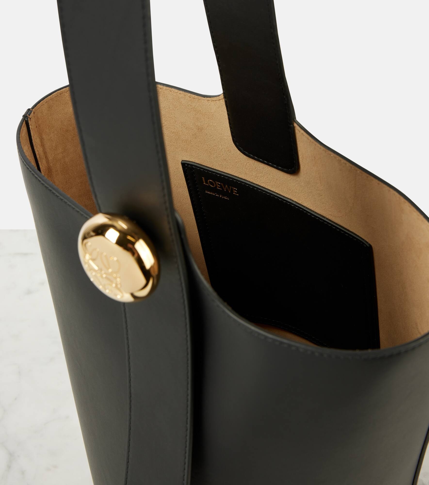 Pebble Medium leather bucket bag - 3