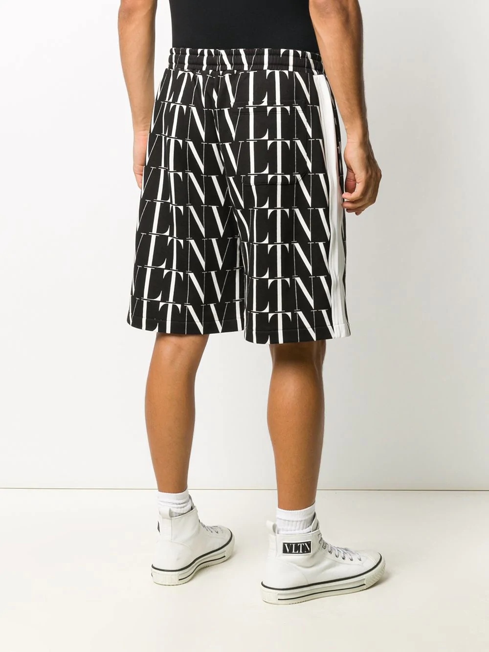 VLTN print Bermuda shorts - 4