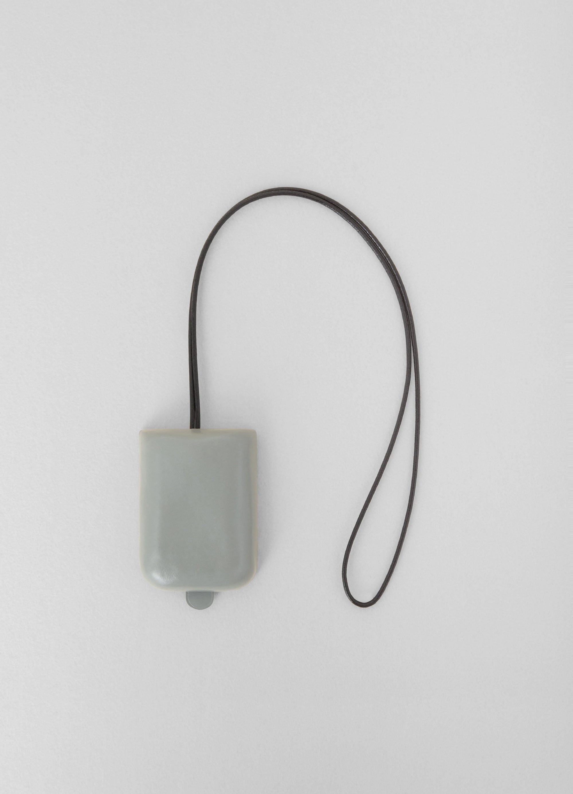 MOLDED CIGARETTE HOLDER
VEGETABLE-TANNED LEATHER - 1