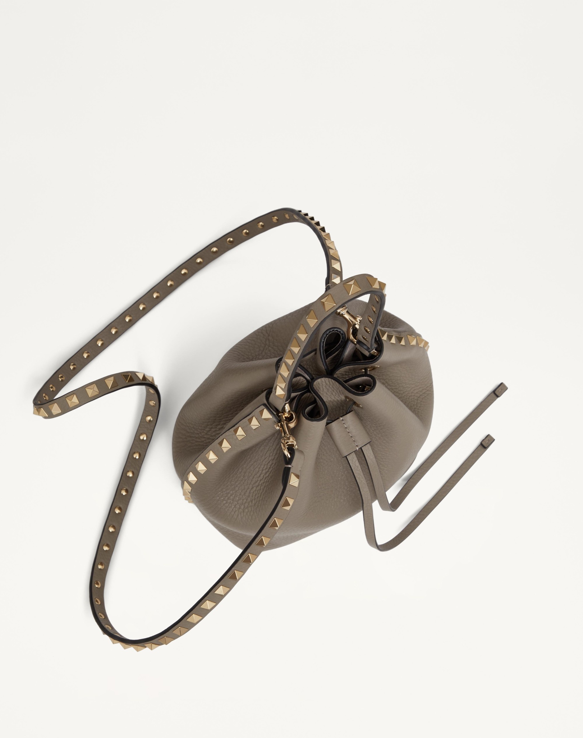 ROCKSTUD GRAINY CALFSKIN BUCKET BAG - 5