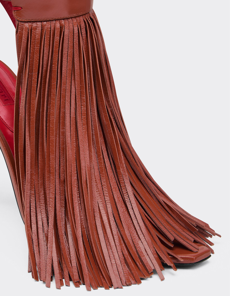 Leather sandals with fringing 6