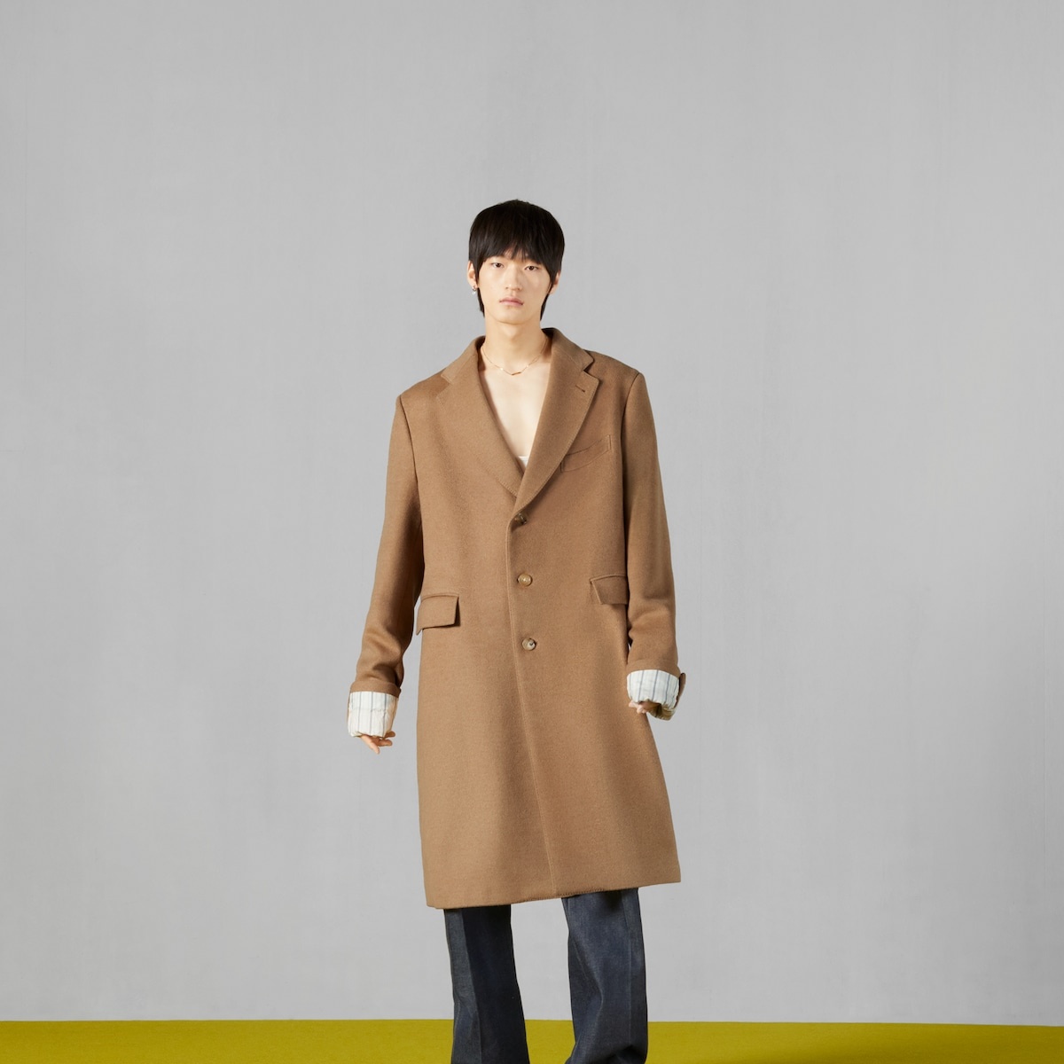 Camelhair coat with Gucci cities label - 6