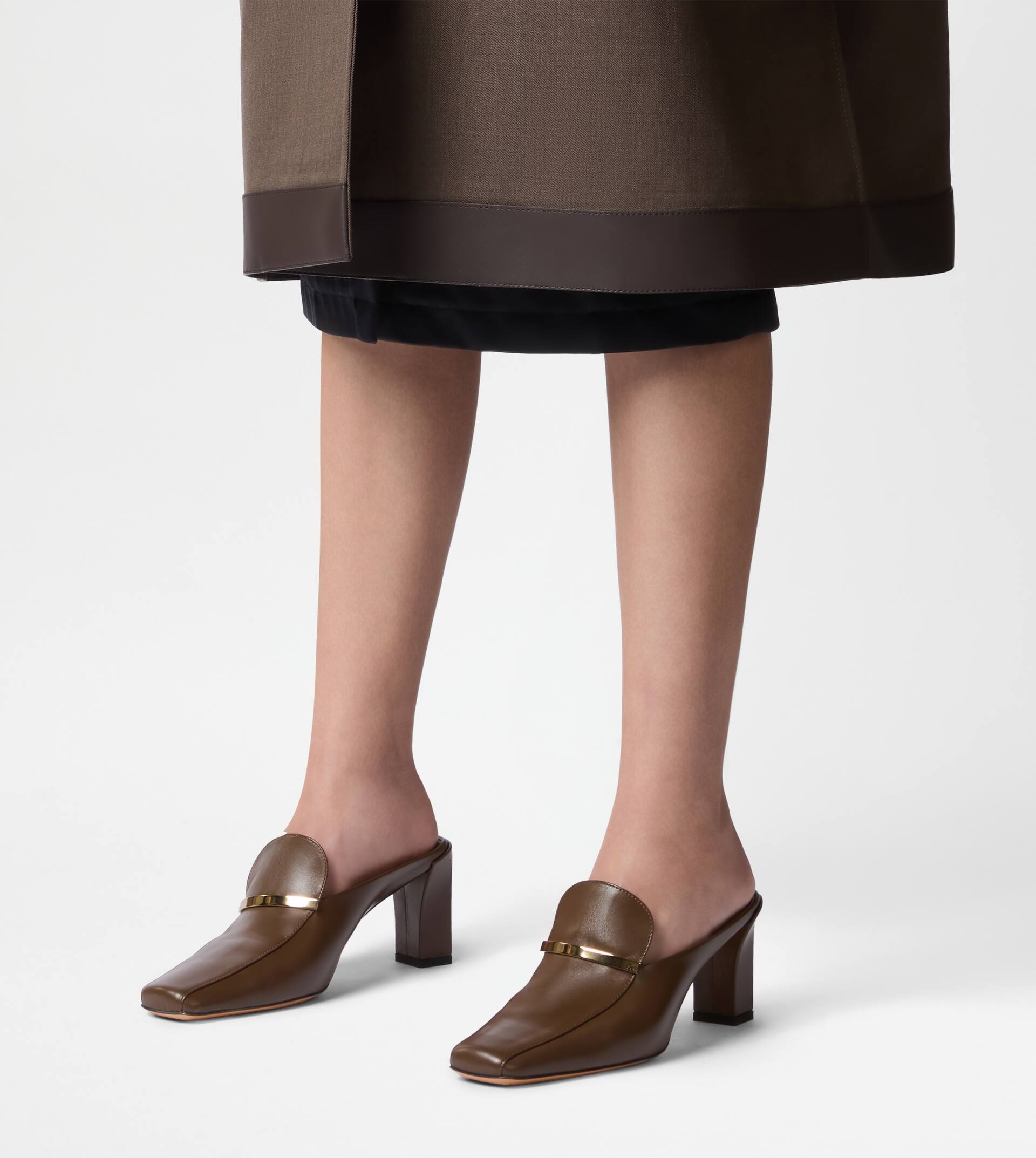 MULES IN LEATHER - BROWN - 7