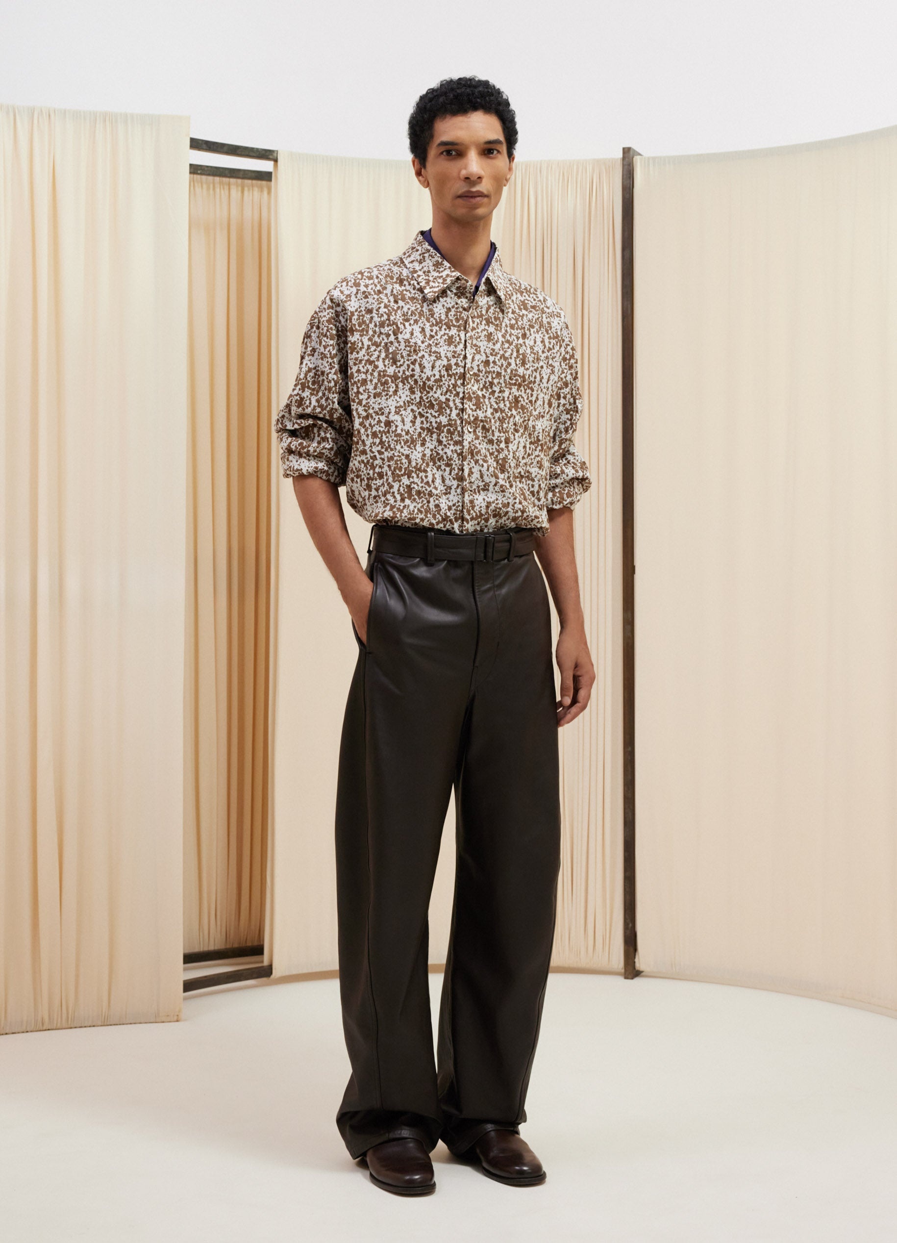 Tシャツ・カットソー LEMAIRE SS25 'Relaxed' shirt (SH1160LD1035 WH004) LEMAIRE Relaxed T-Shirt Black | HAVEN