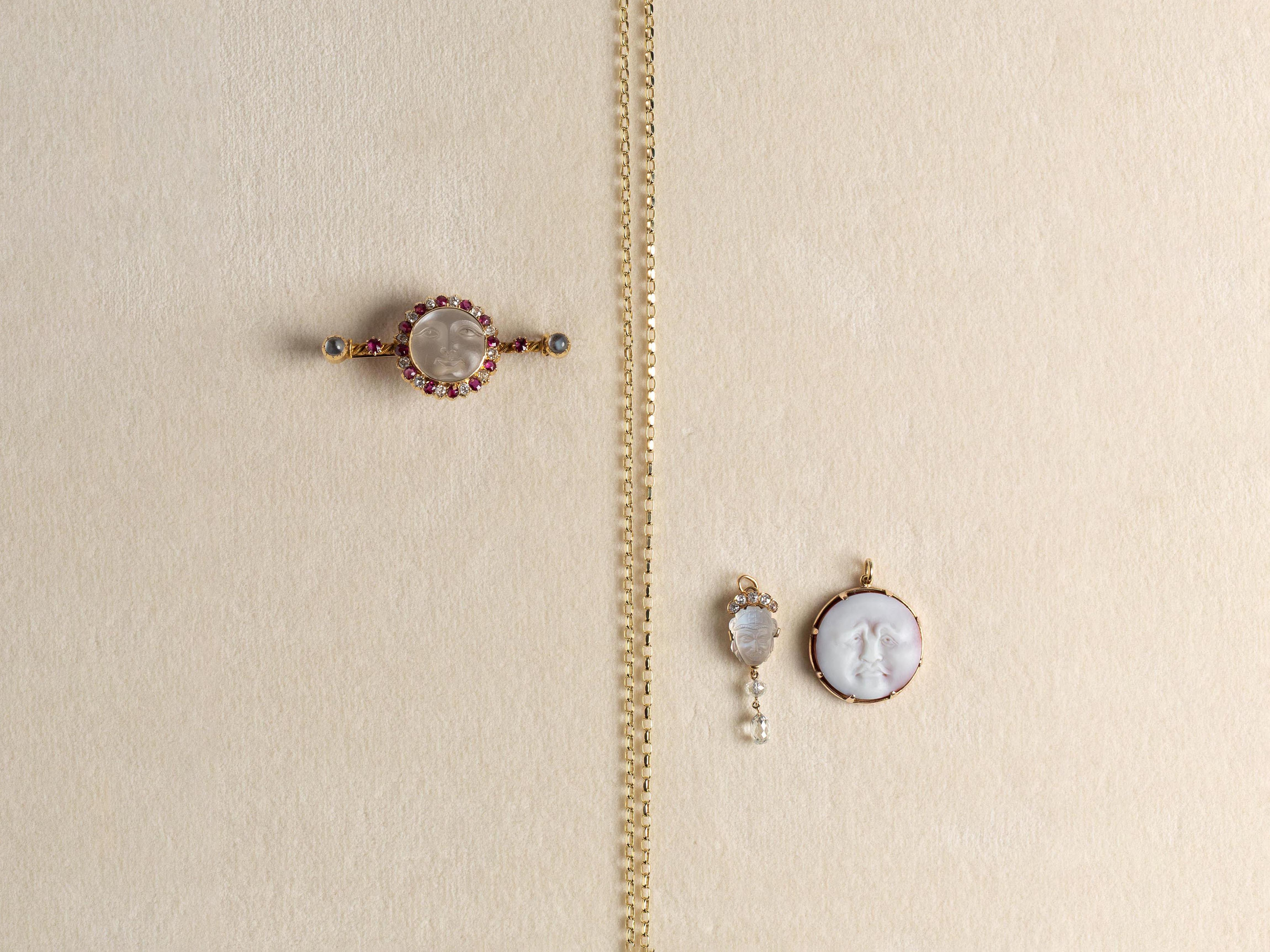MOONFACE BROOCH IN 15kt GOLD - 2