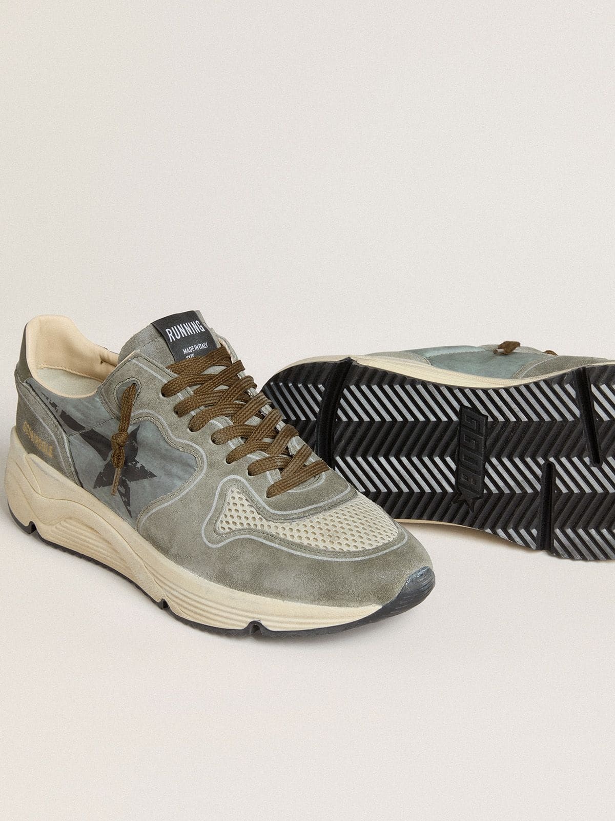 Running Sole in light blue nylon with black star and green leather heel tab - 4