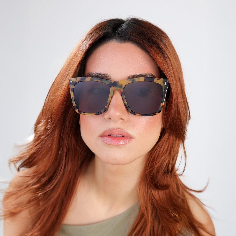 illesteva Los Feliz Sunglasses outlook
