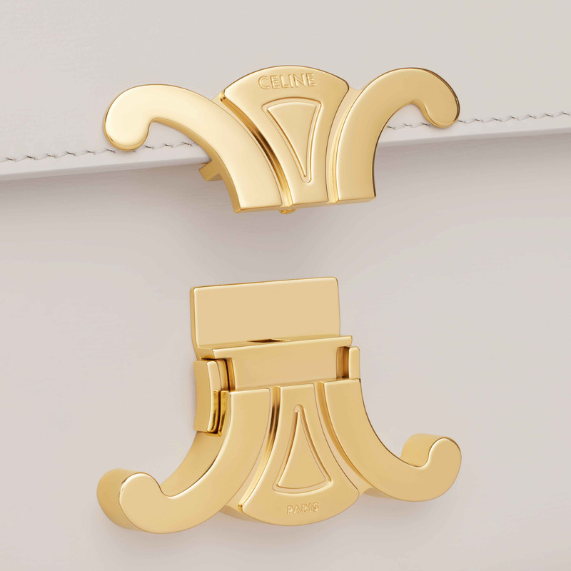 CHAIN SHOULDER BAG triomphe in shiny calfskin 5